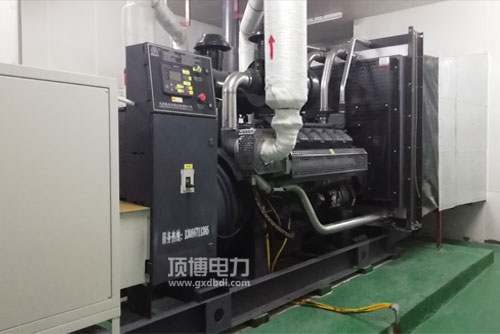柴油發(fā)電機(jī)組增壓器的工作原理是咋樣的？