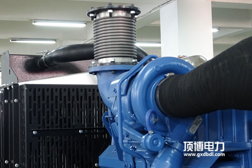 選購(gòu)柴油發(fā)電機(jī)組設(shè)備應(yīng)考慮消音器哪些技術(shù)應(yīng)用呢